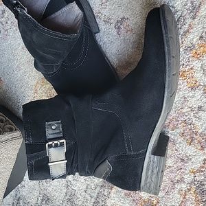 Earth origin black boots